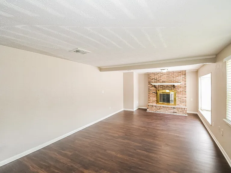 7563 Patrice Ct — Photo 4