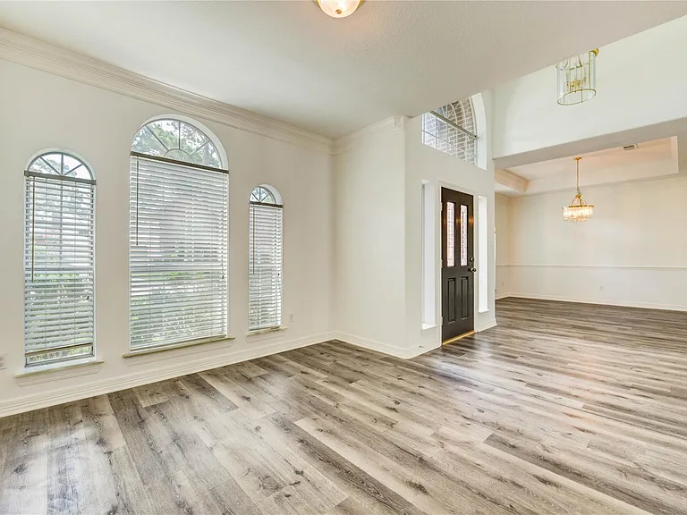 8803 Memorial Creek Dr — Photo 4