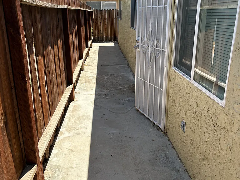 416 W Wilson Ave #C — Photo 11