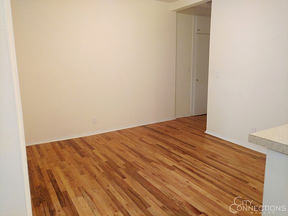 5th image of 125 Washington Pl APT 2B