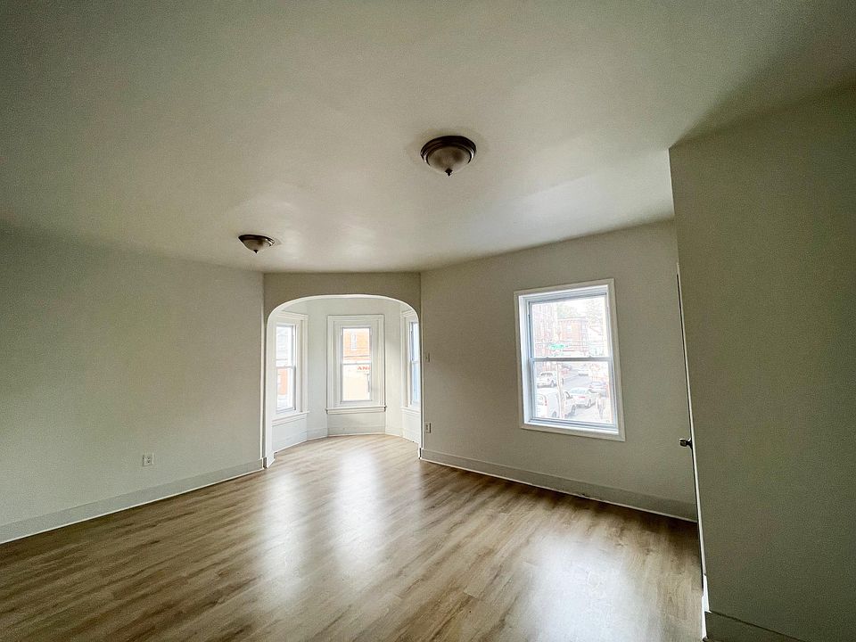 1st image of 5254 Pulaski Ave Floor 2