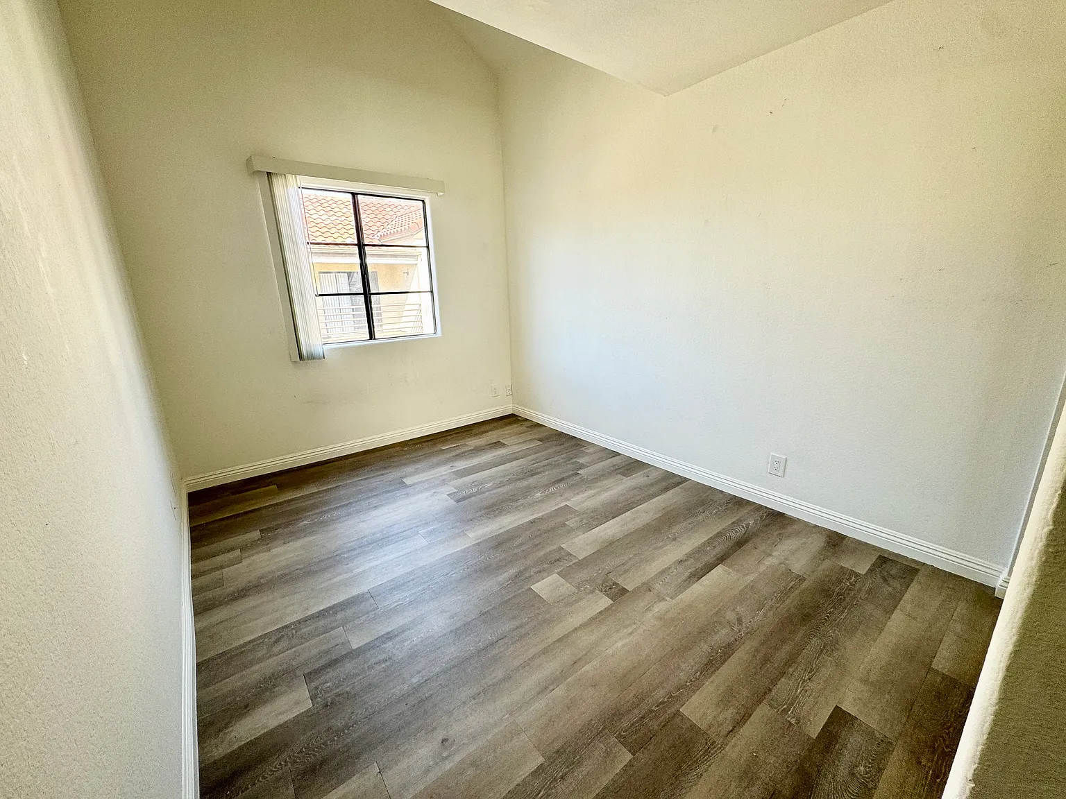 Laurel Apartments — Photo 3