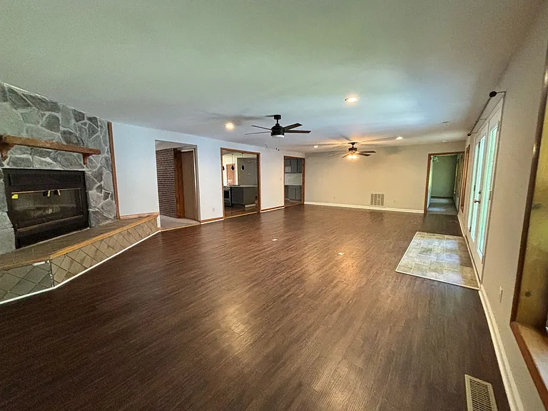 805 Gardenview Dr — Photo 11