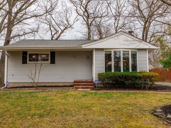 31 Maple Road, Rocky Point, NY 11778