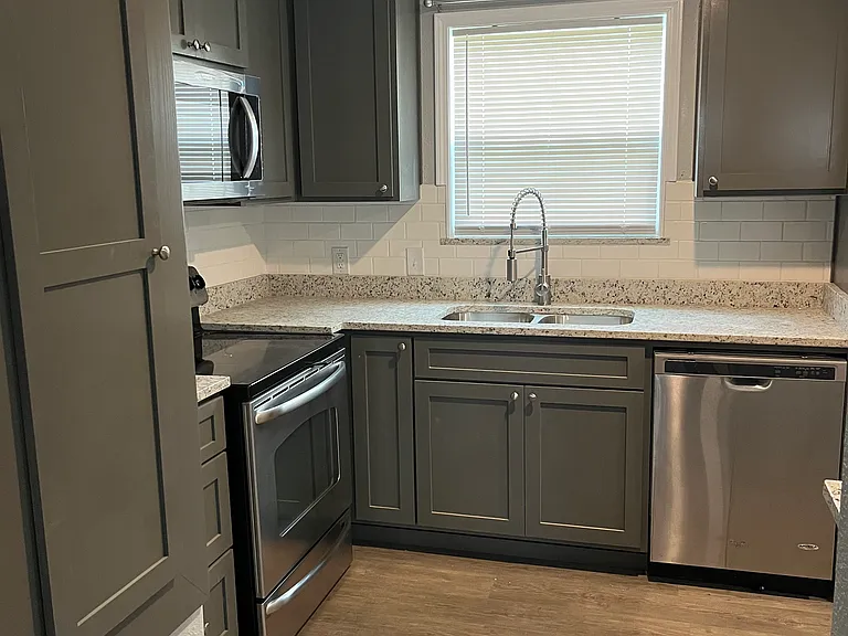 2420 N Winston Ave — Photo 5