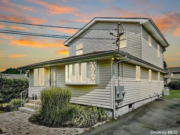 7 Manor Drive, Shirley, NY 11967