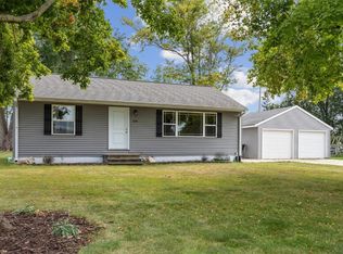 535 Freeseway Dr, Robins, IA 52328