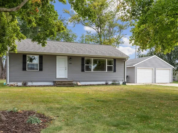 535 Freeseway Dr, Robins, IA 52328