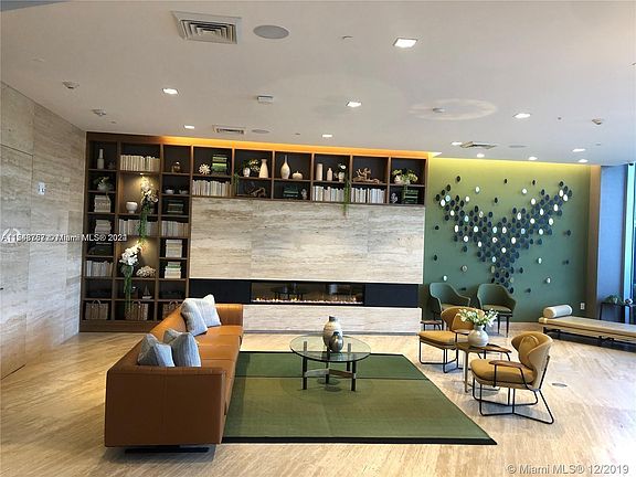 3rd image of 16385 Biscayne Blvd Unit 2307