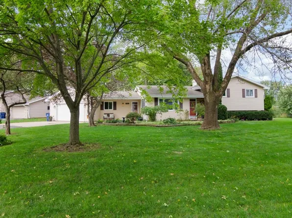 600 Harvard Dr, Neenah, WI 54956