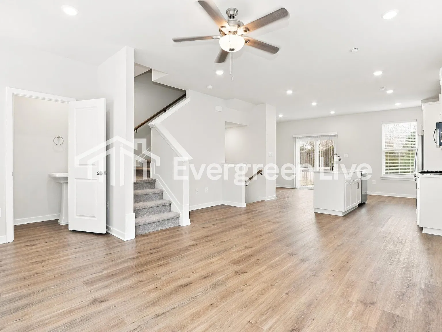 3 bed, 2.5 bath, 1736 sqft, $2,595 — Photo 3