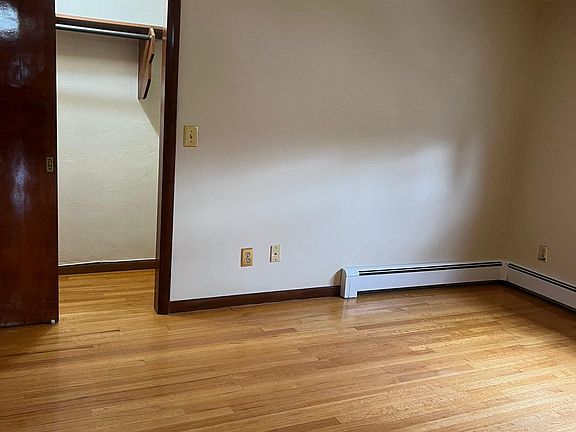 3rd image of 135 Cannon St Floor 2