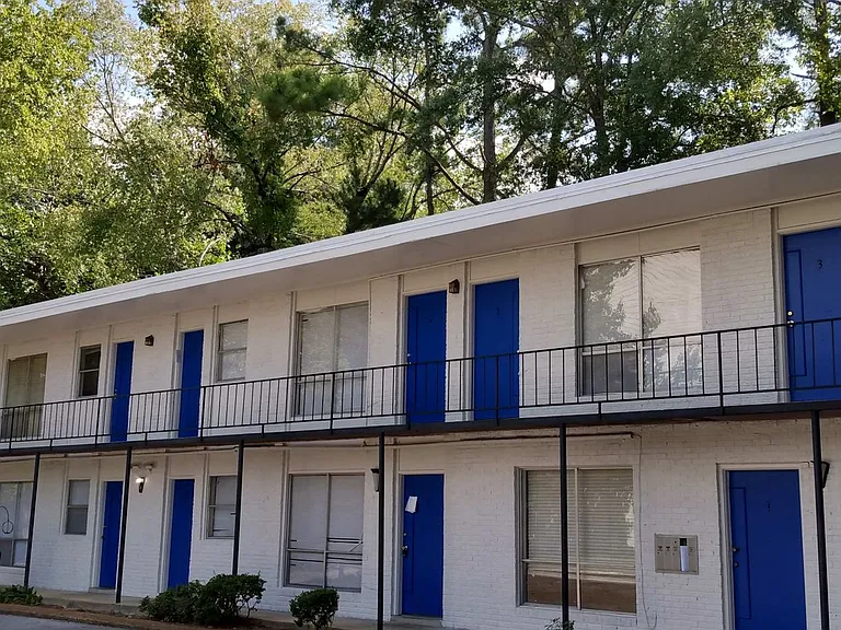 U of M Area - Southernwood Apartments — Photo 1