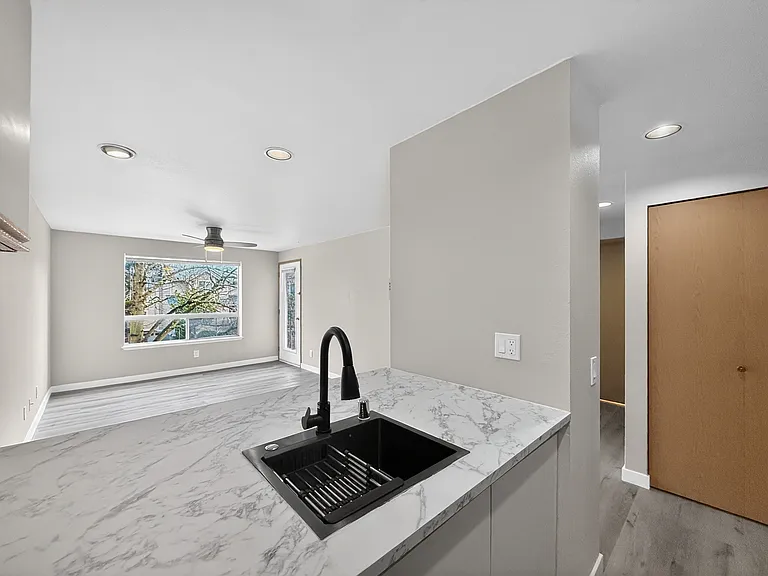 Stone Court Apartments — Photo 21