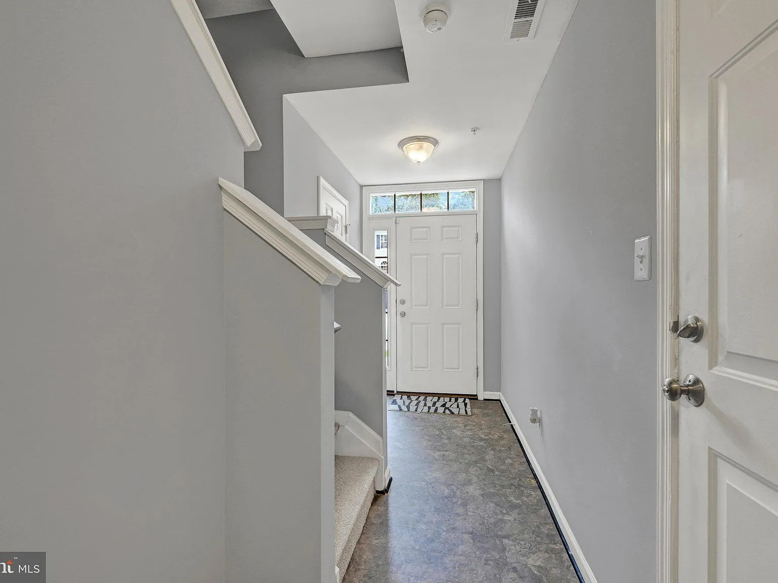 3 bed, 4.0 bath, 2280 sqft, $2,500 — Photo 3