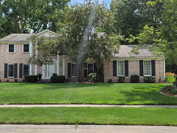 2813 Creek Bend Dr, Troy, MI 48098