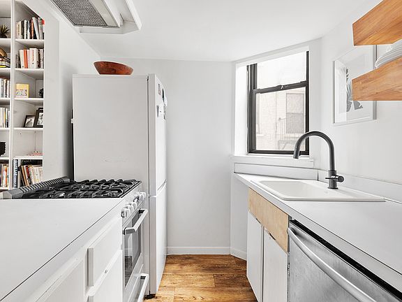 4th image of 170 E 92nd St APT 3B