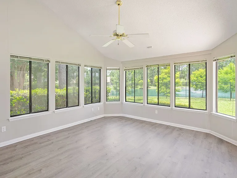 1219 Oakmont Dr — Photo 10
