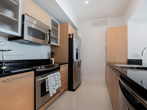 5th image of 951 Brickell Ave APT 1510