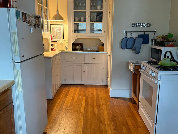 4th image of 29 Everett St #29
