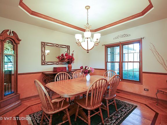 4th image of 18N383 Carriage Way Ln