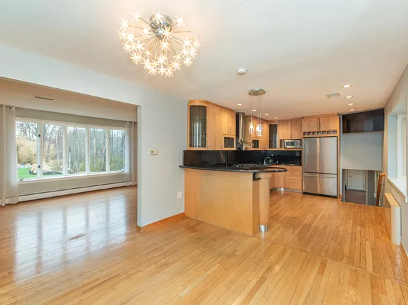 330 Hollywood Ave, Gillette, NJ 07933