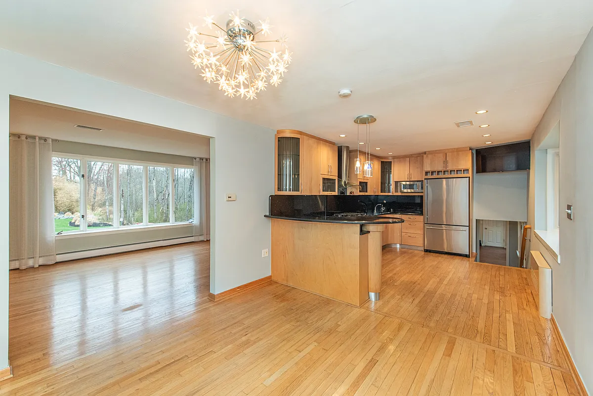 Photo 1 of 25 - 330 Hollywood Ave - Gillette, NJ Open kitchen/dining area w/ stainless appliances & hardwood floors - 330 Hollywood Ave
