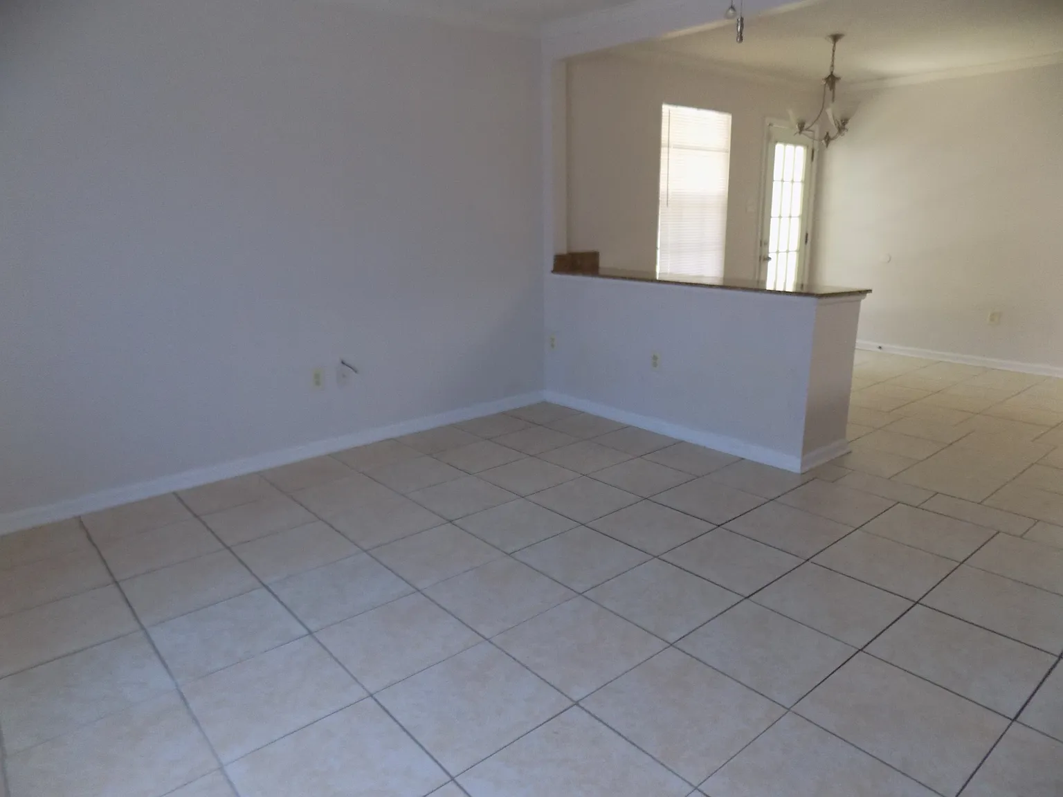 3 bed, 1364 sqft, $1,400 — Photo 2
