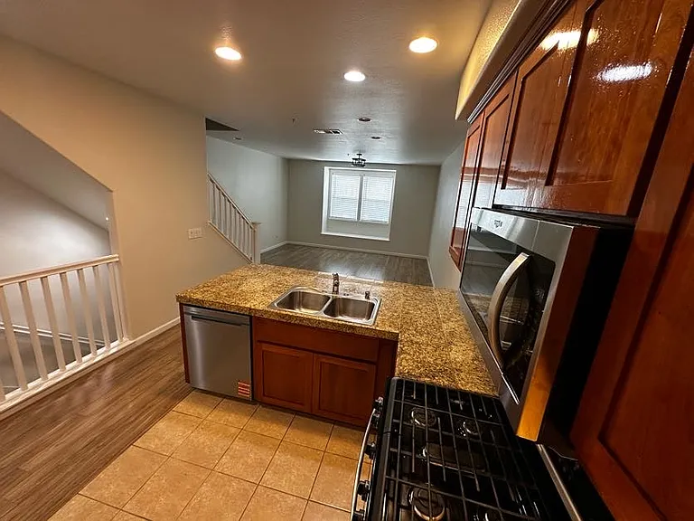 25502 Huntwood Ave — Photo 8