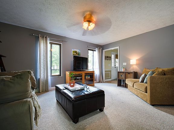 4th image of 7625 Selwyn Ct