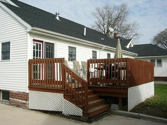2nd image of 212 W Main St