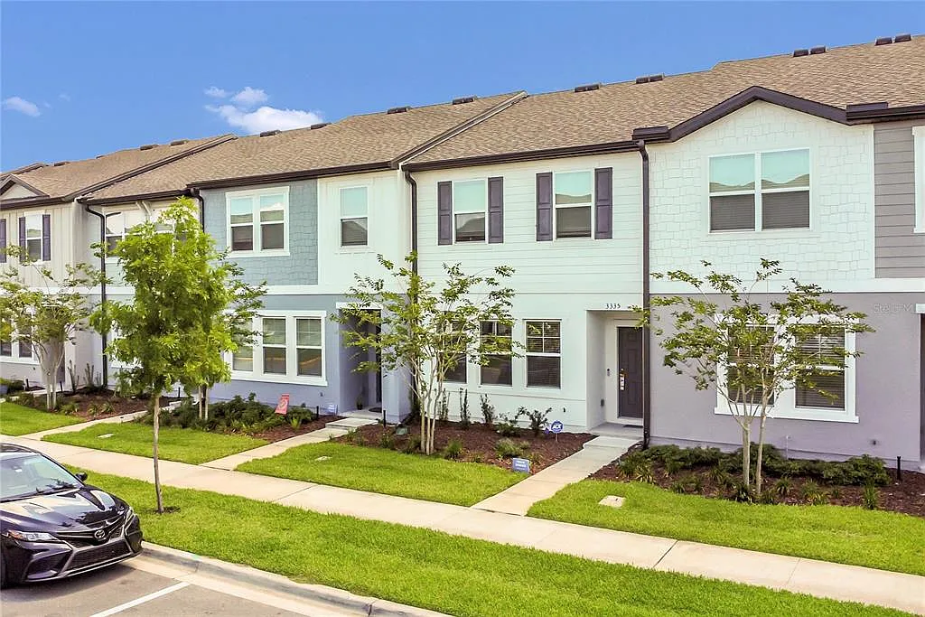 3 bed, 2.5 bath, 1600 sqft, $2,500 — Photo 2