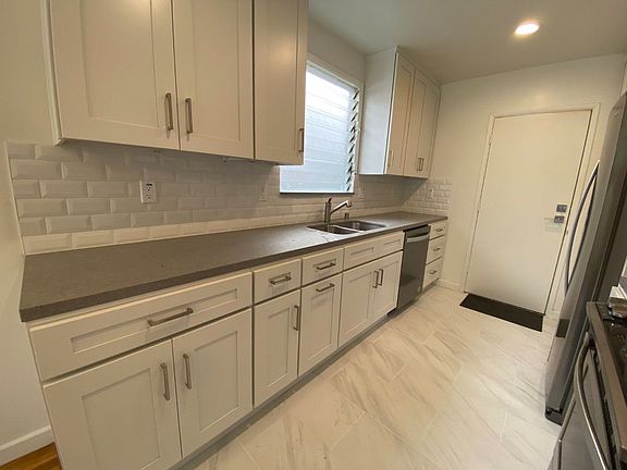 5th image of 308 S Rexford Dr APT 1