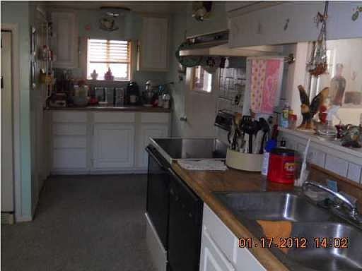 3rd image of 605 Shady Lane Dr