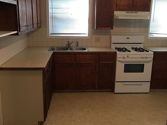 4th image of 924 N Frisco Ave