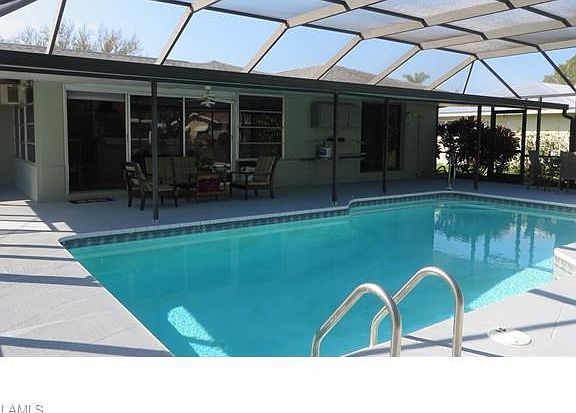 Spacious Screened Lanai with Pool