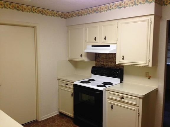 3rd image of 118 Toyah Dr