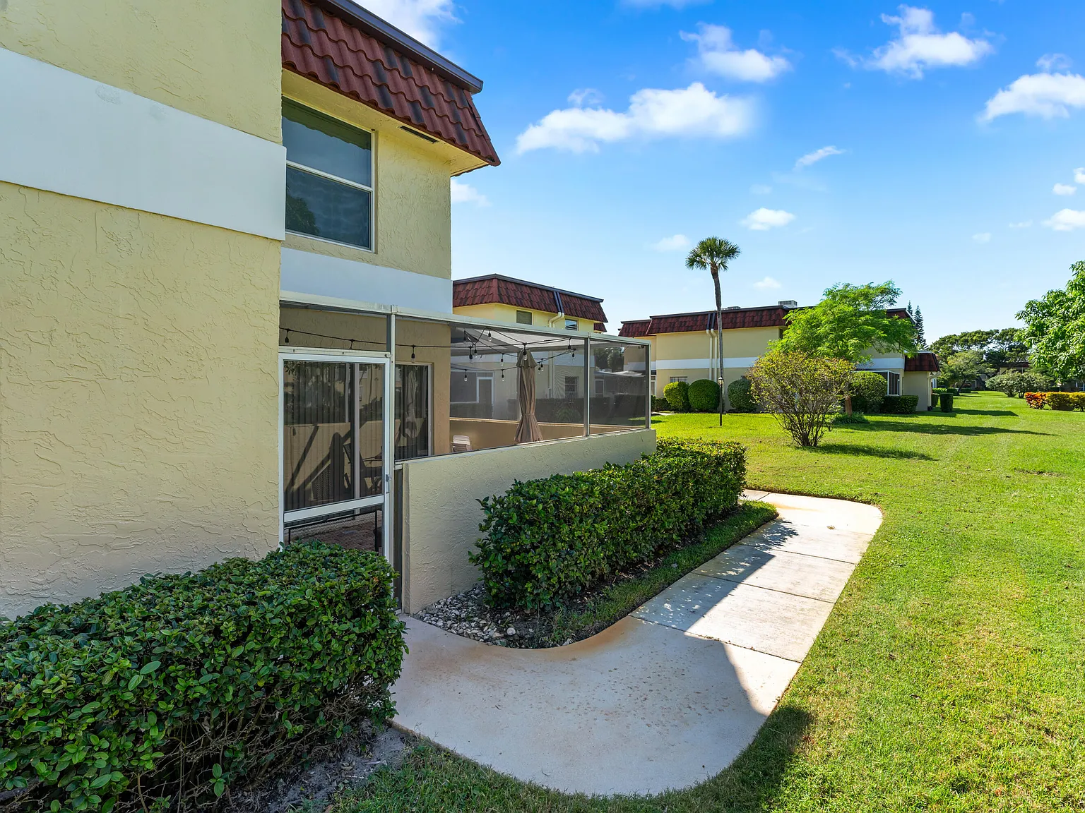 3 bed, 2.5 bath, 1348 sqft, $5,500 — Photo 2