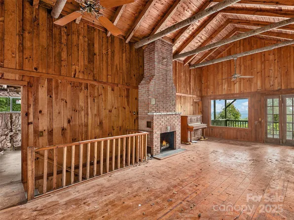 1475 Indian Cave Rd, Hendersonville, NC 28739