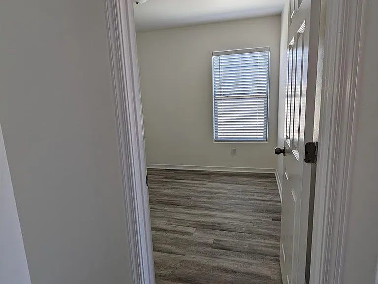123 E Watson Pl — Photo 9