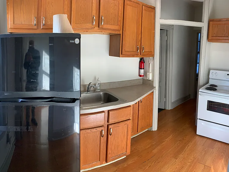 172 N Charlotte St — Photo 11