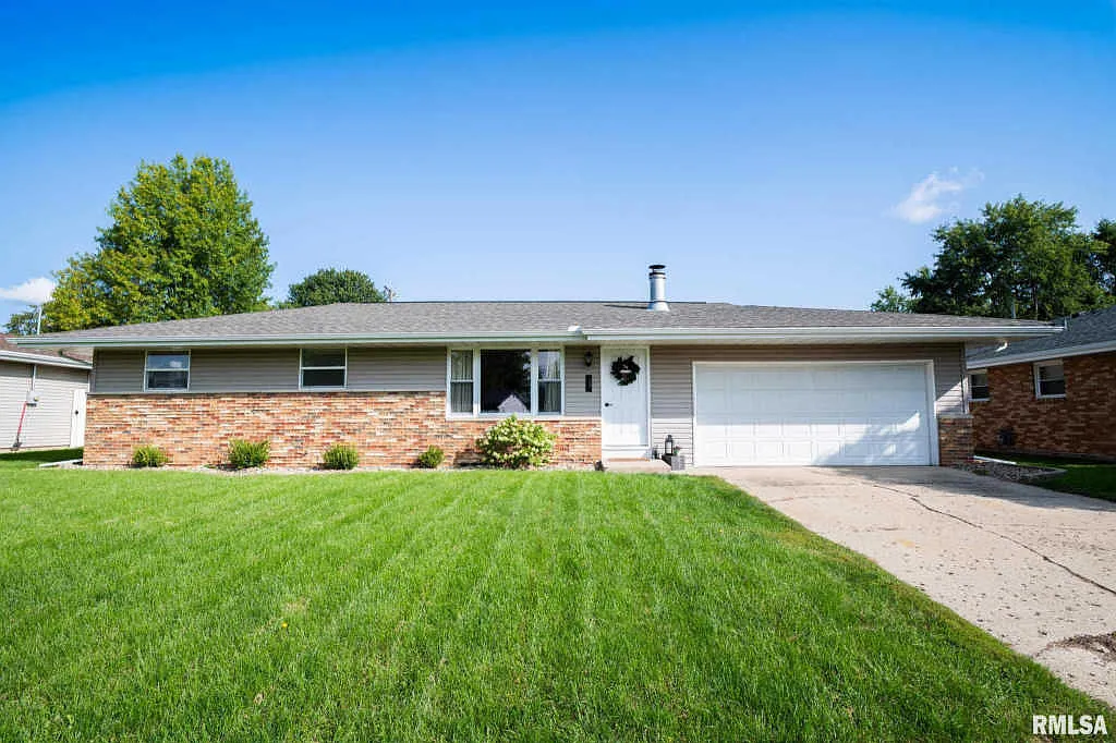131 E Jadewood St photo 1