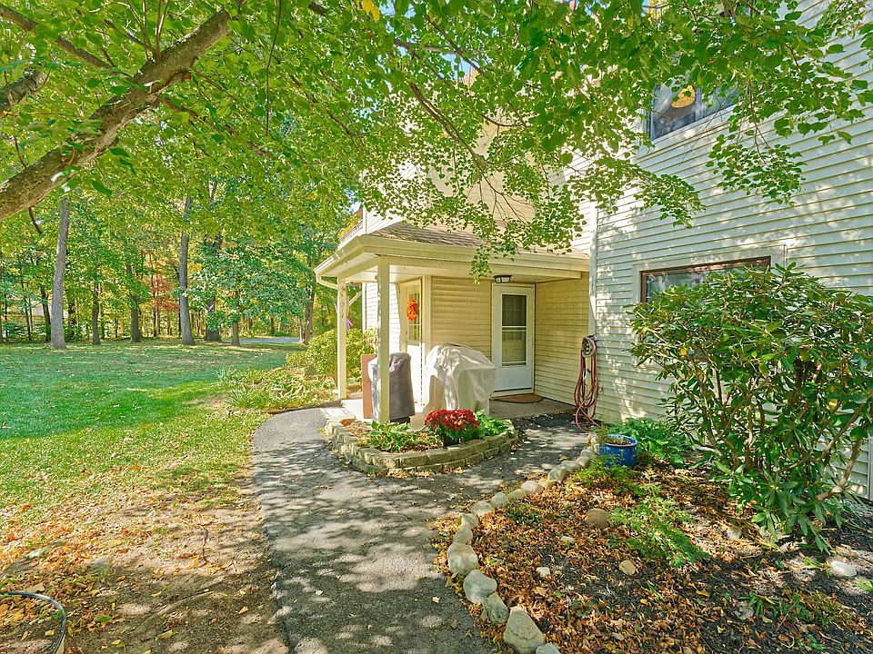 1st image of 214 Grenadier Ct