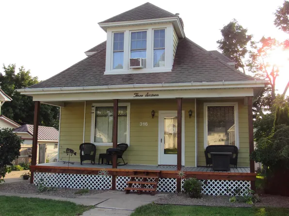316 S Prospect St, Maquoketa, IA 52060
