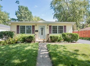 39 N Fairlawn Ave, Mundelein, IL 60060