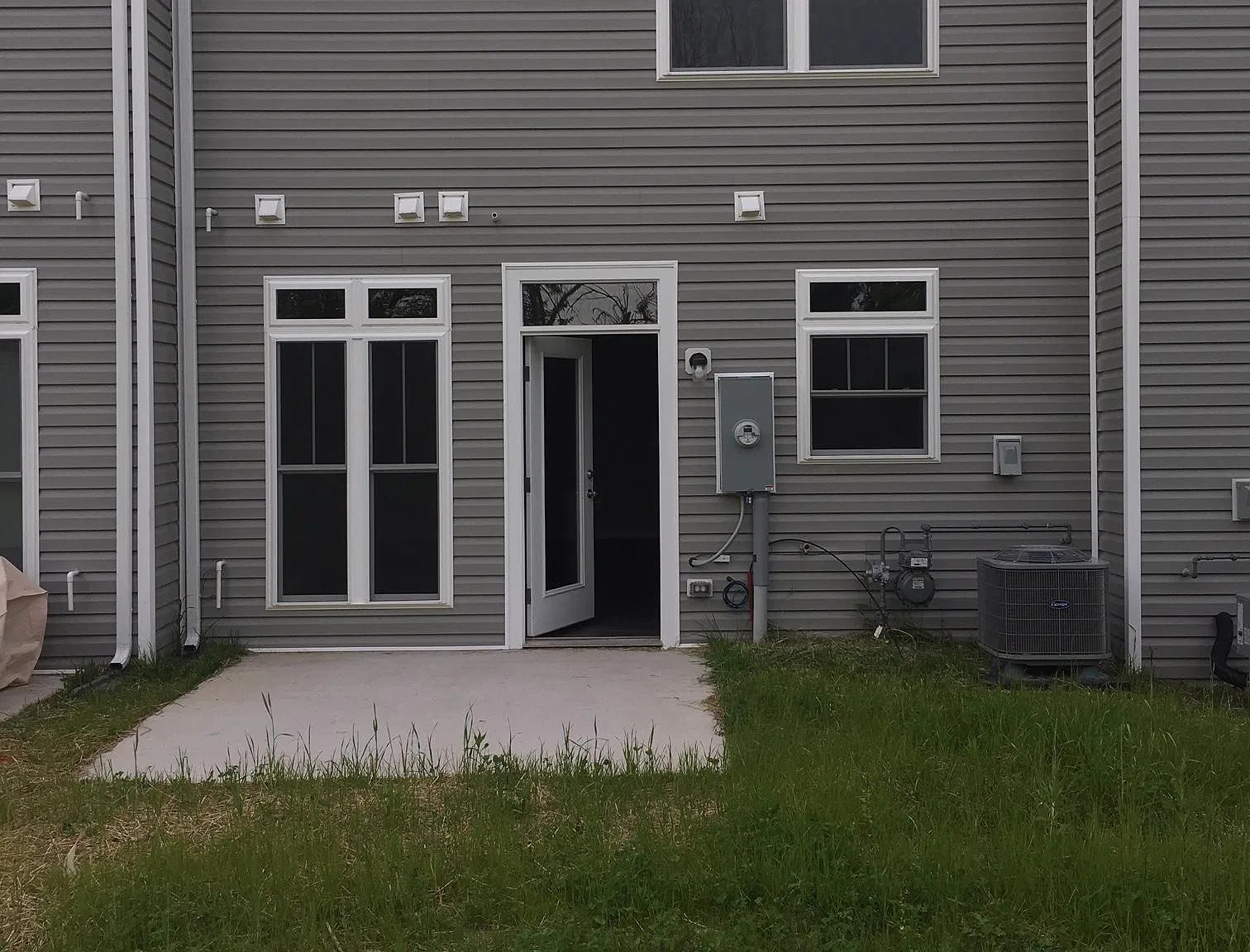 3 bed, 2.5 bath, 1530 sqft, $1,975 — Photo 2
