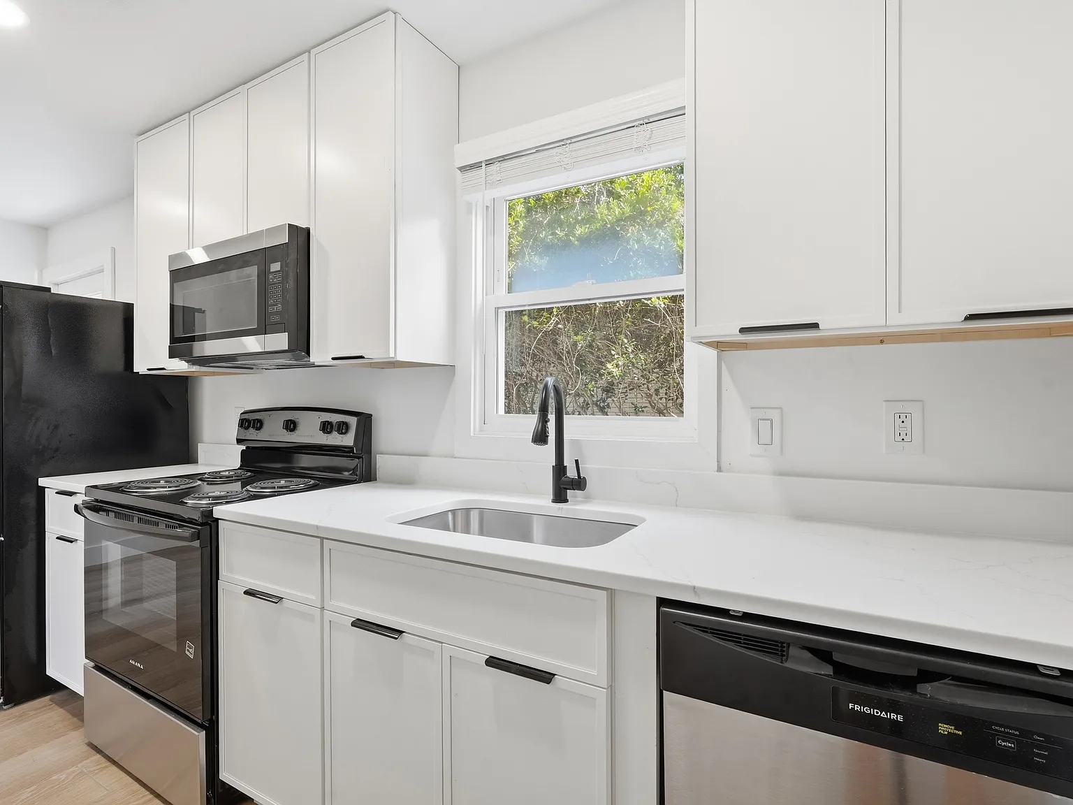2 bed, 1.5 bath, 1000 sqft, $1,575 — Photo 1