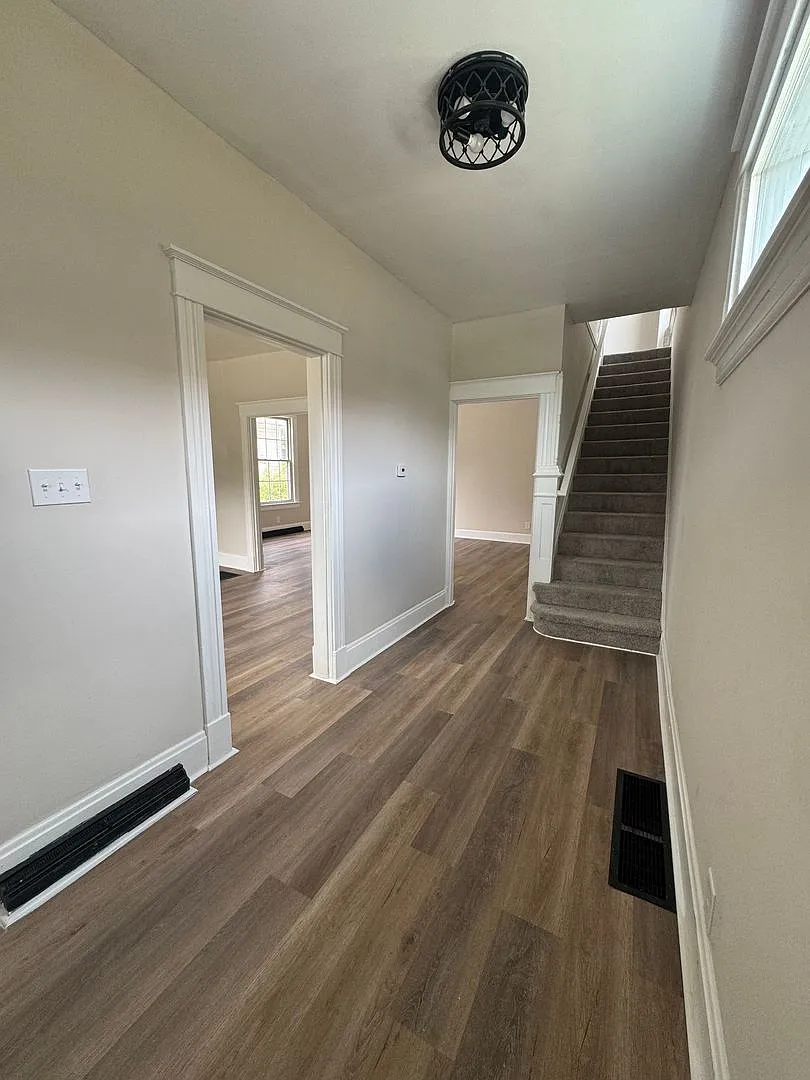 714 Clinton Ave — Photo 2