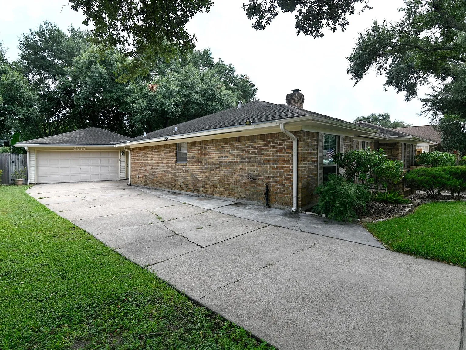 3 bed, 2.0 bath, 2094 sqft, $2,250 — Photo 2