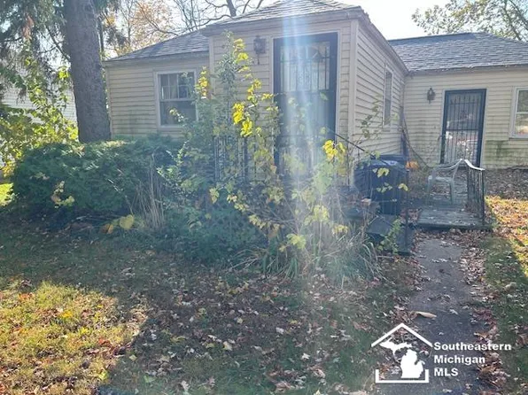 1427 Garden Ct, Erie, MI 48133